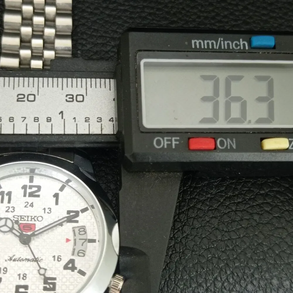 Vintage 1986 Seiko Automatic Mens Silver Watch W/daydate & Black accents